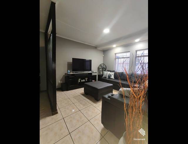 3 BEDROOM HOUSE FOR SALE IN SASOLBURG EXT 23
